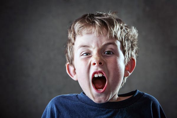 چگونه به فرزندمان کمک کنیم تا خشمش را کنترل کند