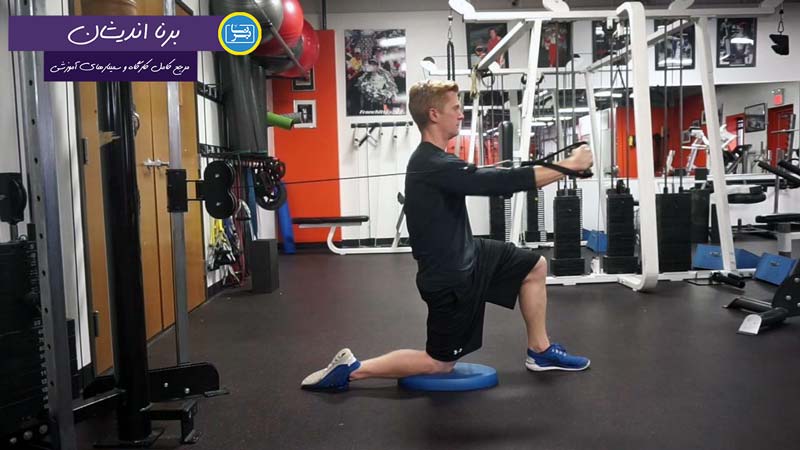 تمرین پرس پا زانو زده برای تقویت عضلات سینه