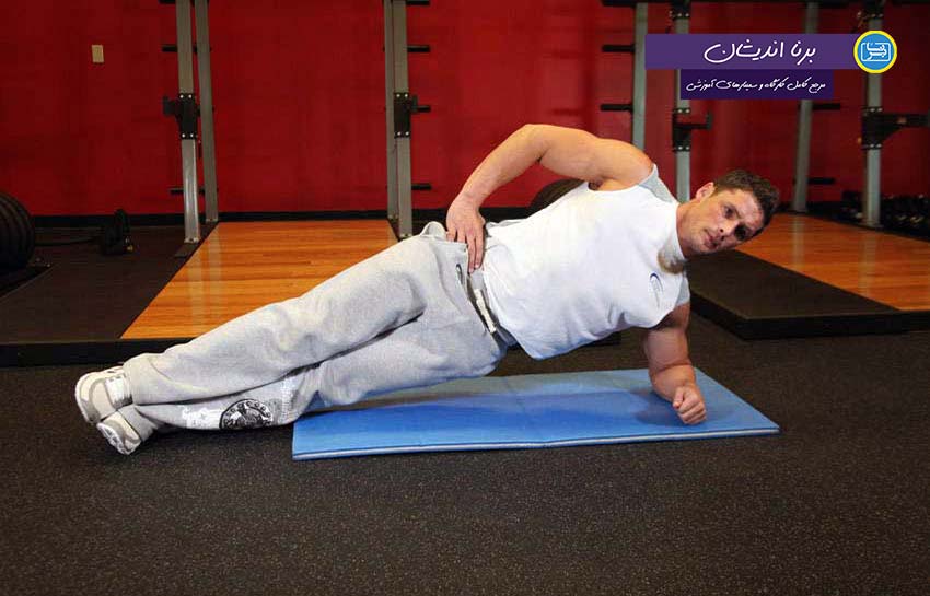 تمرین پلانک از بغل برای تقویت عضلات پشت